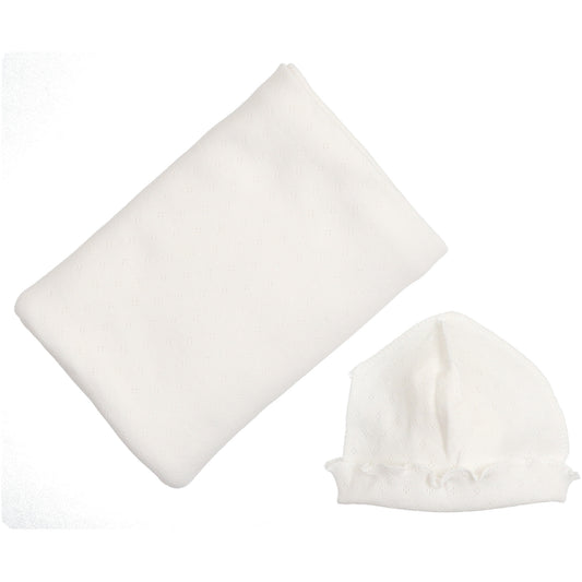 set-due-pezzi-cappellino-e-copertina-in-cotone-traforato-colore-bianco-latte